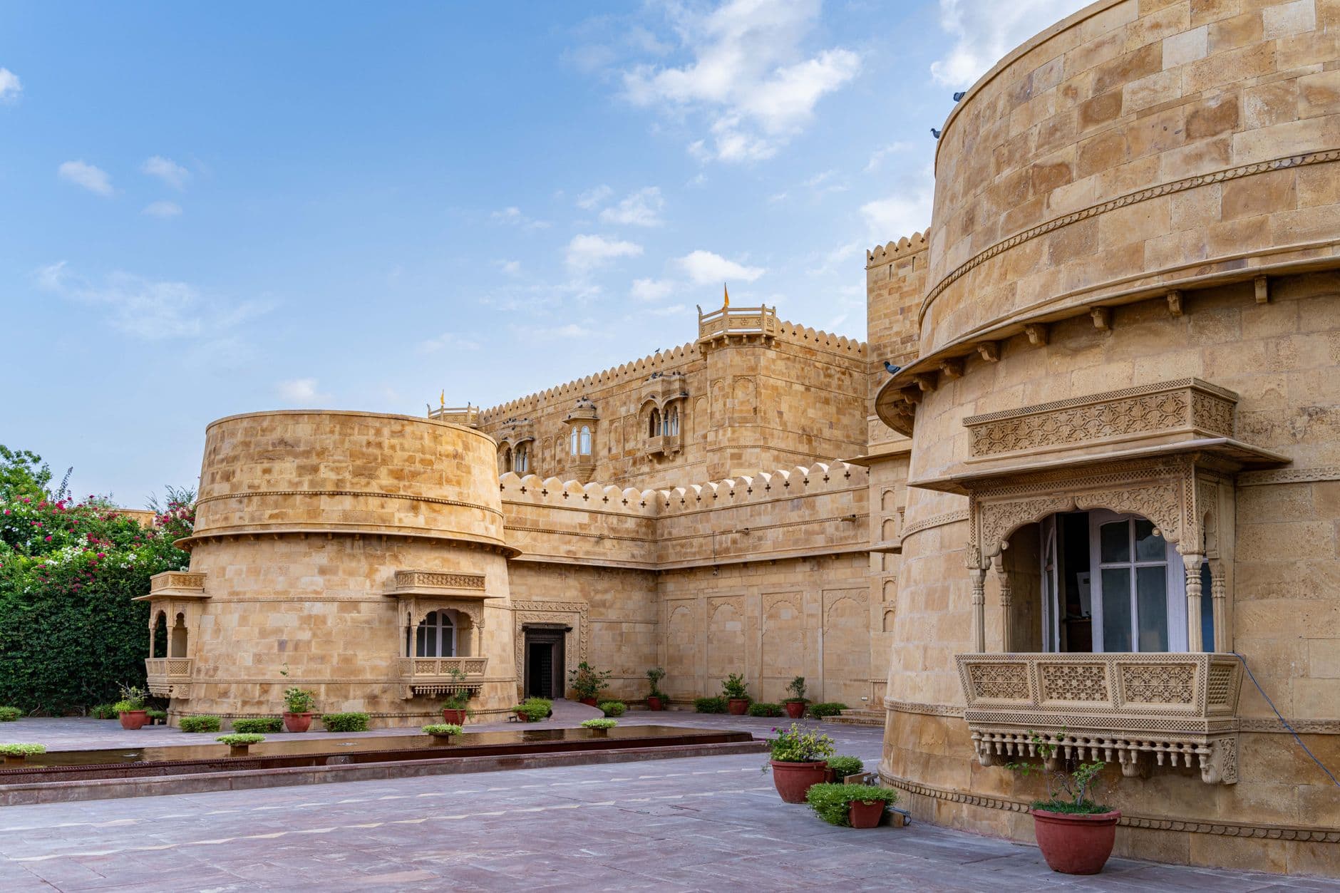 Hotel Booking Websites in Kanpur