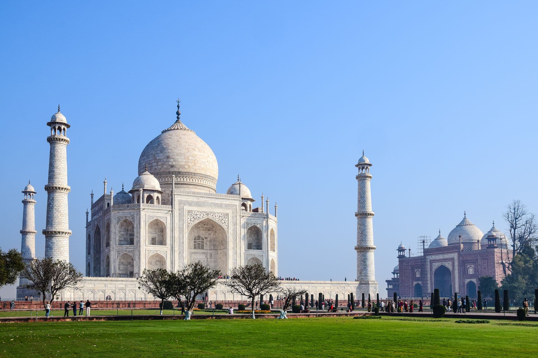 Travel Agency Websites — Captivating shot of Taj Mahal in Agra, India, under a bright clear sky.